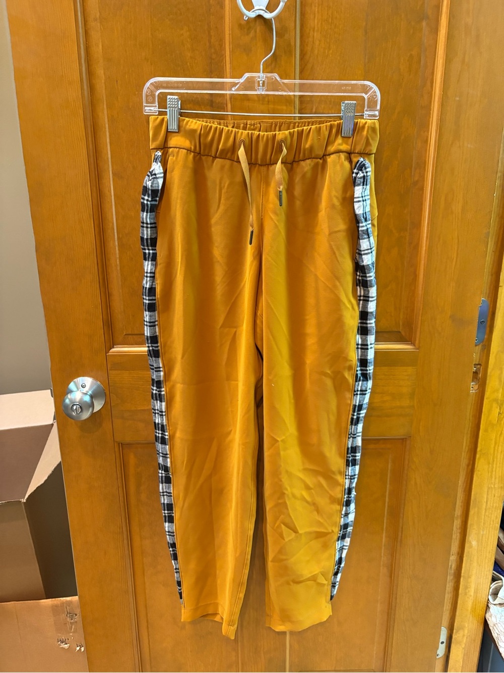 Lululemon Athletica Women’s Mustard & Plaid Stripe Joggers Size 4